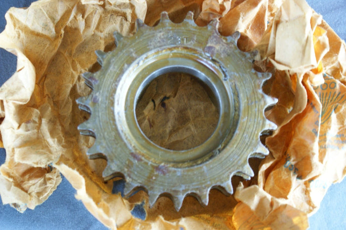 NOS Genuine Harley Davidson 23 tooth engine sprocket 40282-70