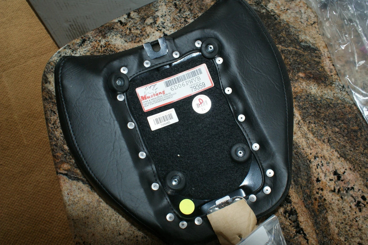Brand New Mustang Passengers Pillion for Harley Davidson Dyna 79359