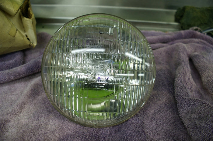 NOS Genuine Harley Davidson Guide T-3 Sealed beam 6 volt headlight 67717-48
