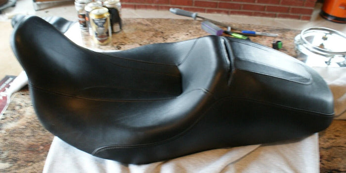 Genuine Harley Davidson Touring seat 52000142 NICE!