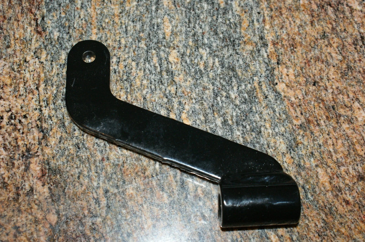 Harley Davidson Floorboard Front Mount Bracket 47365-09 Deal take off Excellent