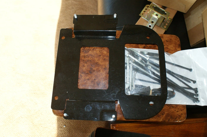 Genuine Harley Davidson Audio Amp mount with hardware for 76000051 bagger kit
