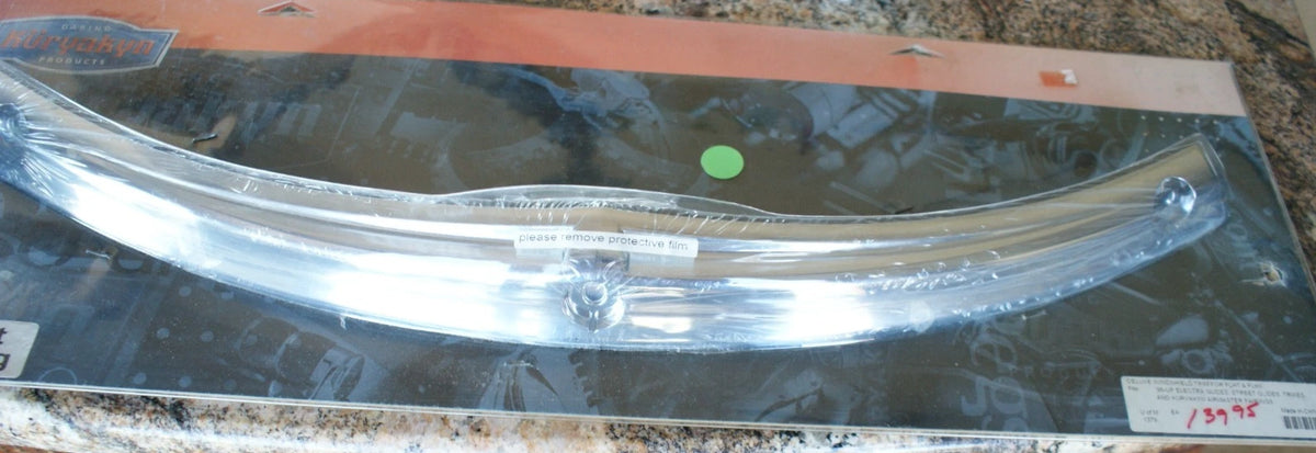 Kuryakyn 1379 windshield trim Harley Davidson FLH batwing Used for display only
