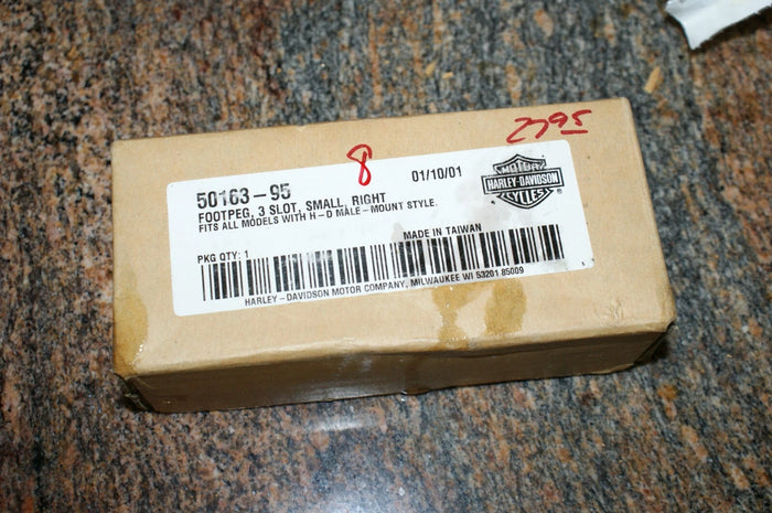 NOS Genuine Harley Davidson foot peg 3 slot small right 50163-95