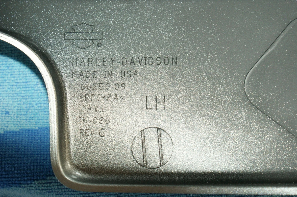 Genuine OEM Harley Davidson Brilliant Silver side cover LEFT 57200071BHT