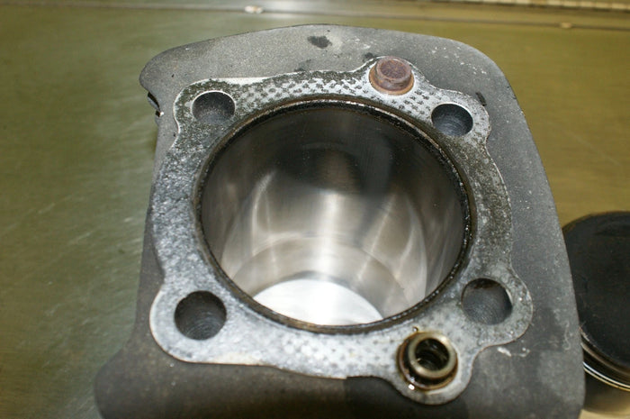 Buell Blast cylinder W/ matching piston excellent low mile pieces 22662-99Y