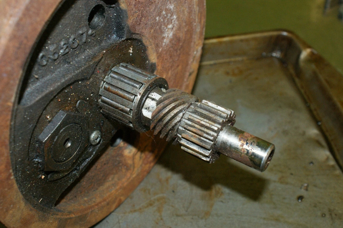 1974 Harley Ironhead Sportster crankshaft w / rods Good used 23933-57