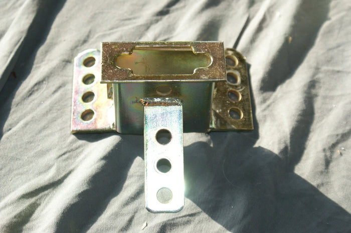 Genuine Harley Davidson DEALER TAKE OFF backrest mount bracket 52589-09