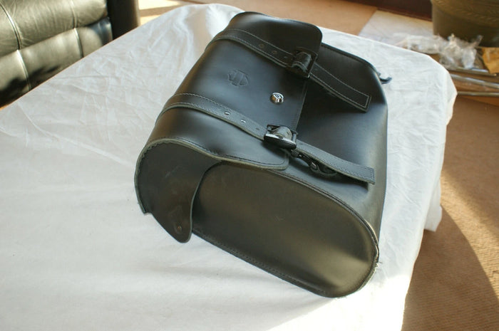 NOS Harley Davidson Leather Saddlebag Sportster 88364-10 Right from 90201328