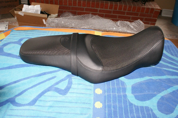 Genuine Harley Davidson XL Reach seat w/ 3.3 tank 51533-04 NOS