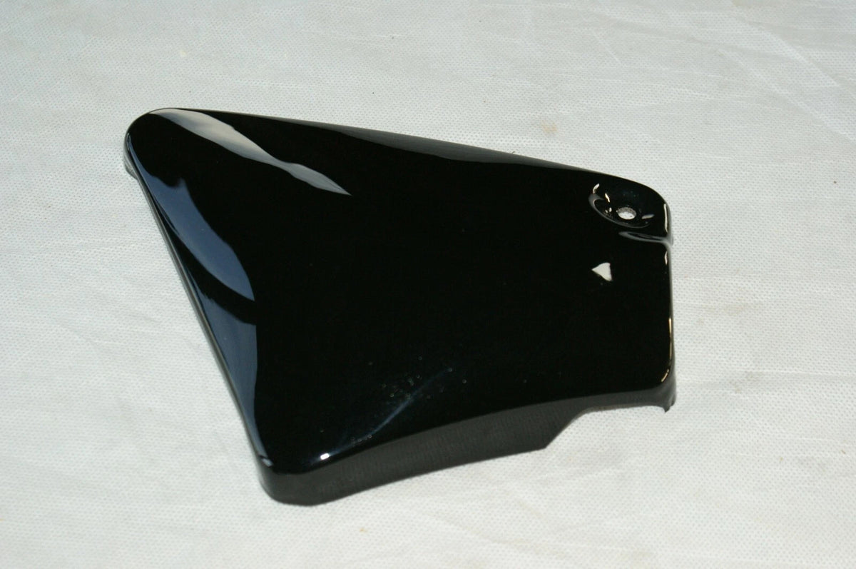 NOS Harley Davidson 2004 V-ROD RIGHT SIDE COVER 66168-04BLO Vivid Black