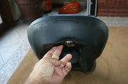 Used Harley Davidson OEM REACH seat Touring FLH models 52619-08 Excellent