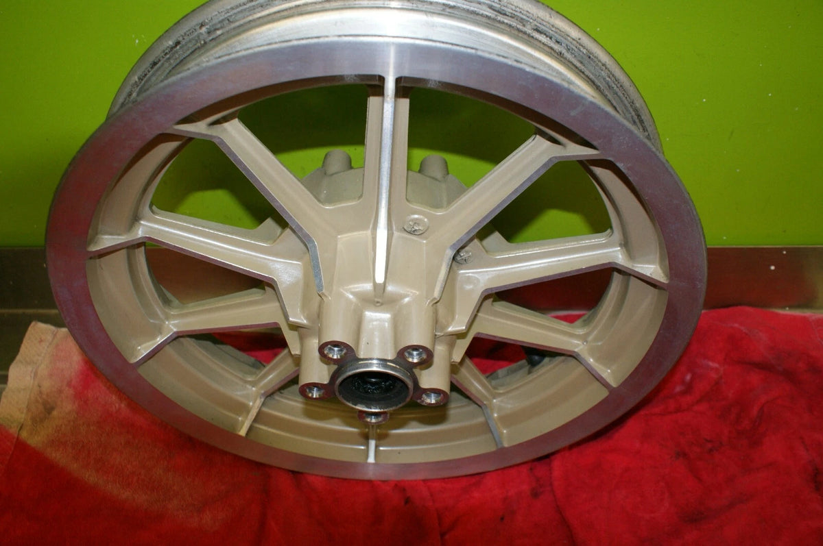 1998 Harley Davidson Ultra Rear wheel 10 spoke CHAMPAGNE PEARL 95TH Anniversary