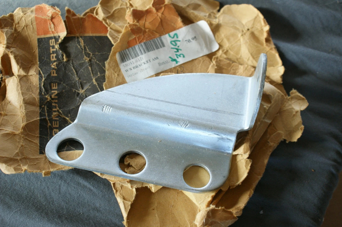 NOS Genuine Harley Davidson windshield bracket 58031-61