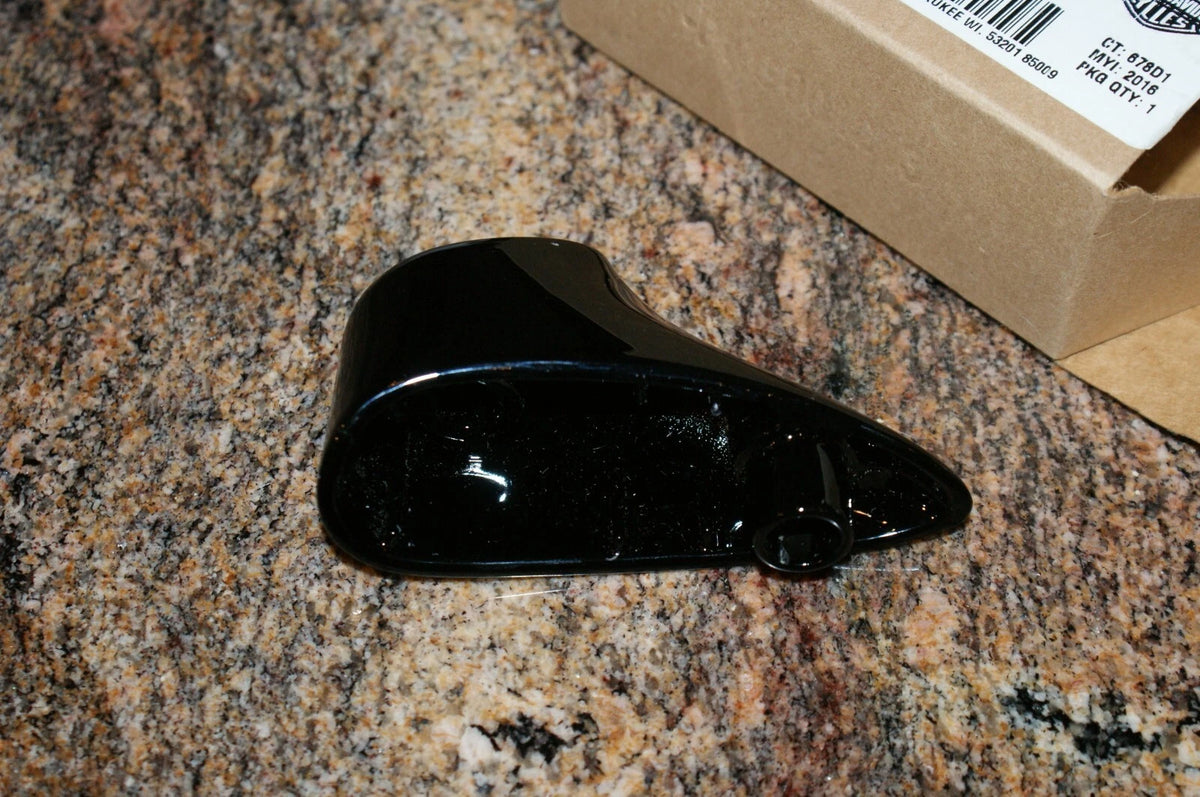 NOS Genuine HARLEY-DAVIDSON Turn signal mount RH front black 67800703