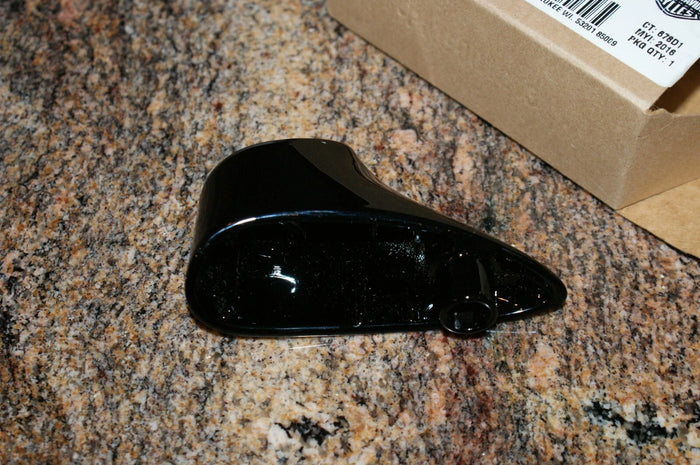 NOS Genuine HARLEY-DAVIDSON Turn signal mount RH front black 67800703
