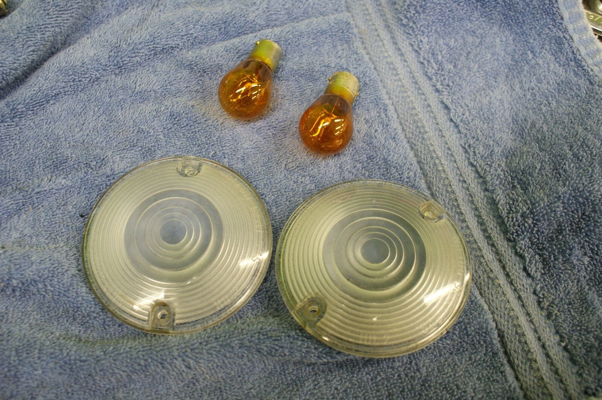 Harley Davidson clear flat style turn signal lens with bulbs used PAIR 69329-02 / 69307-02