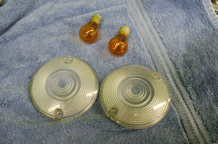 Harley Davidson clear flat style turn signal lens with bulbs used PAIR 69329-02 / 69307-02