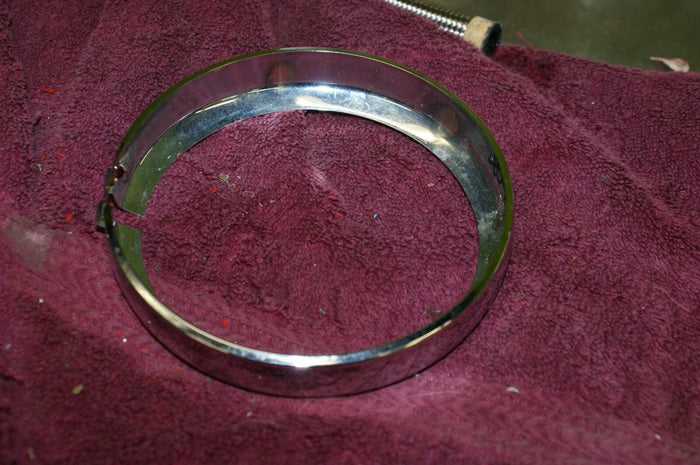 Genuine OEM Harley Davidson Ring Bezel Passing Lamp 68725-62 used NICE!!