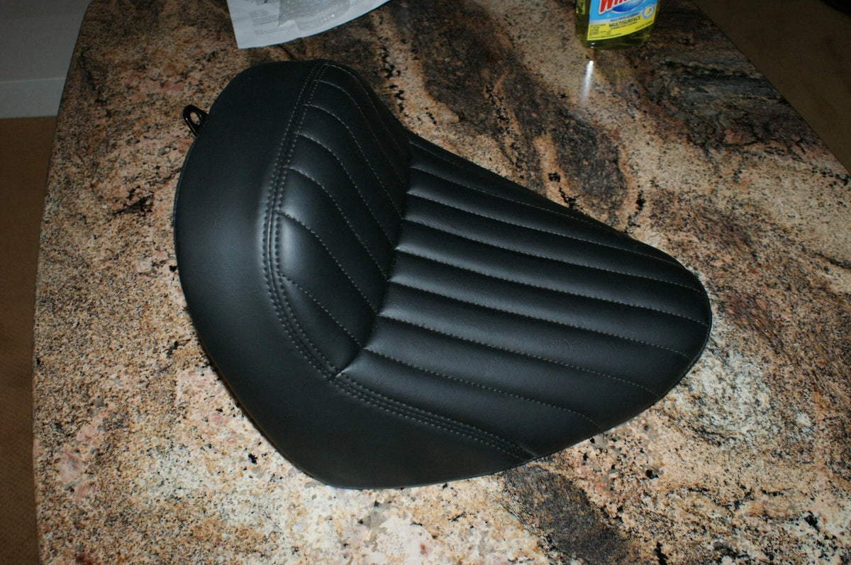 HARLEY DAVIDSON 52000264 street bob Seat Dealer take off