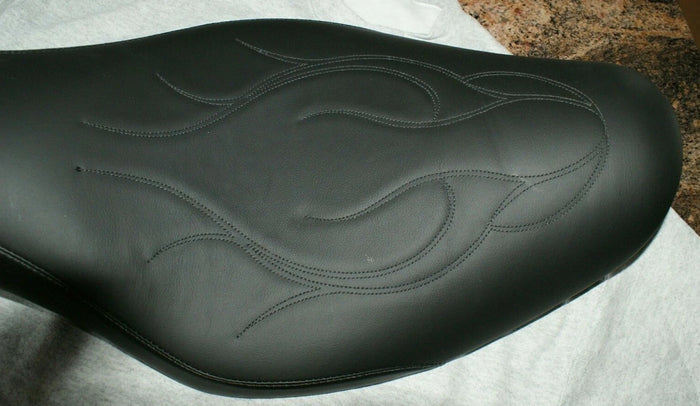 Genuine HARLEY-DAVIDSON Scorpion Stitch Dyna Low profile seat NOS 51283-02