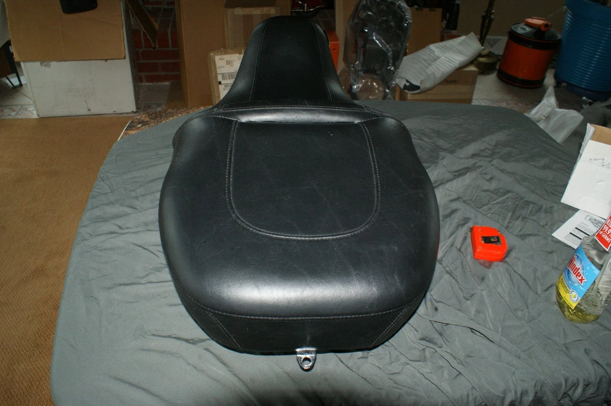 Harley Davidson 52164-10 touring seat with small flaws - used NICE LOOKING!