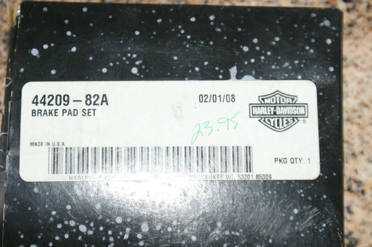 NOS OEM Harley Davidson 44209-82A brake pad set - used for display only